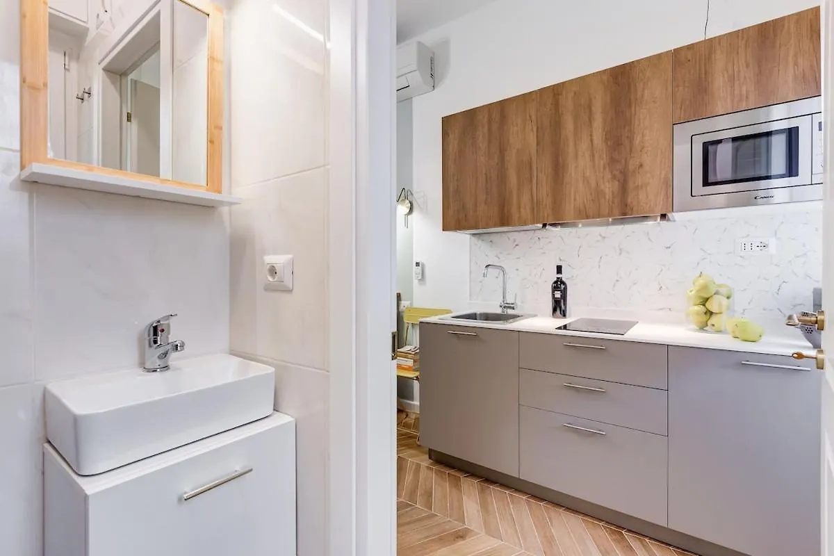 Bdc - Love Nest! Small But Cozy Rome 0*,  Italy